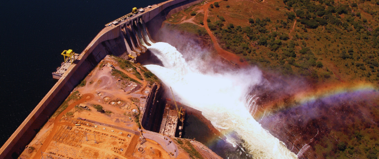 foto aerea de usina hidreletrica